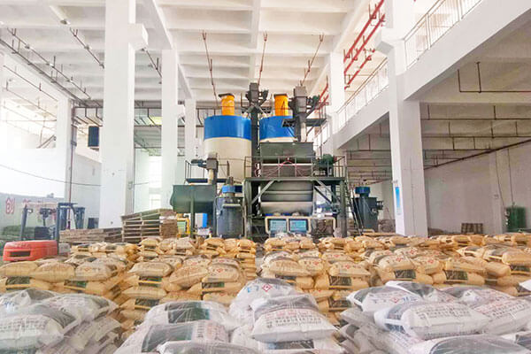 Thermoplastic road marking paint plant