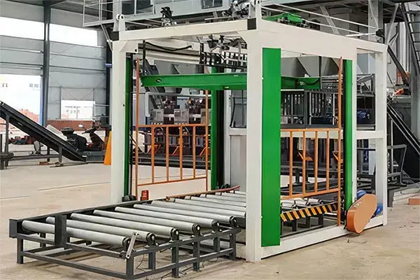 Gantry-type bag palletizers