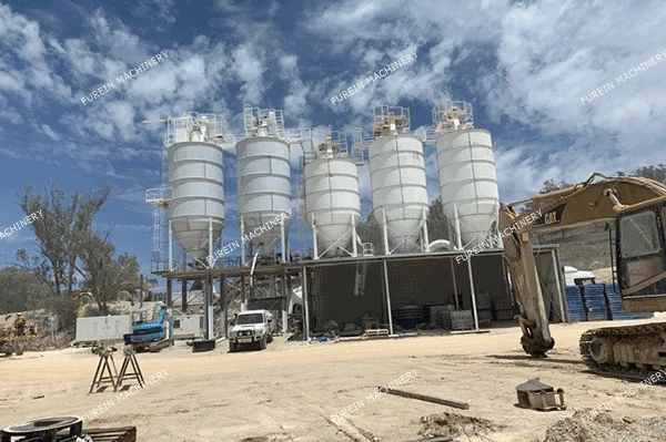 Limeston raw material feeding into the grinding mill system Limeston raw material feeding into the grinding mill system