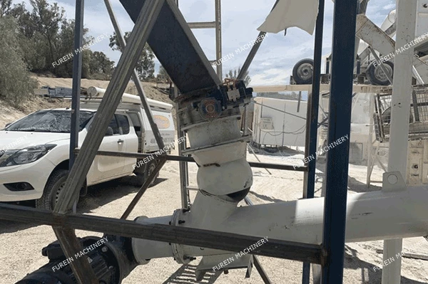 Limestone raw material feeding into the grinding mill by screw conveyor Limestone raw material feeding into the grinding mill by screw conveyor